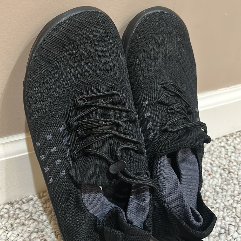 NWT Leyang Women’s S/M Water Shoes, Black